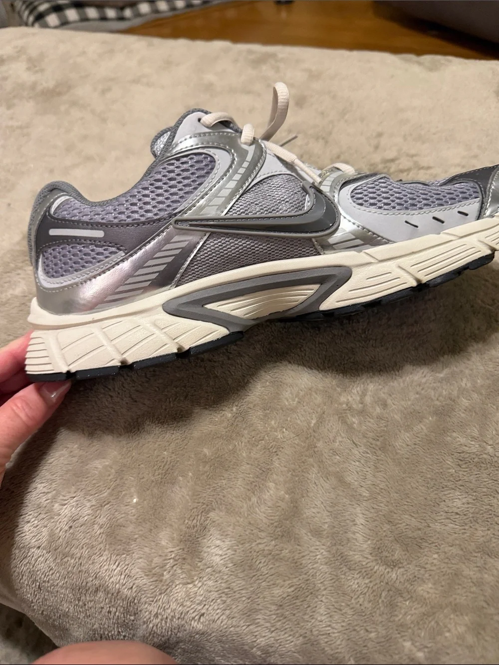Nike Men's Gray and Silver Athletic Running Shoes